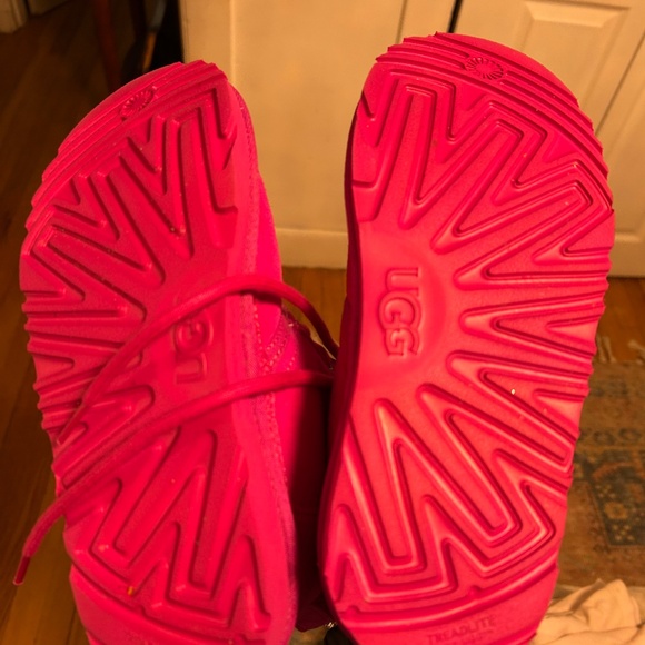Pink uggs - Picture 2 of 4